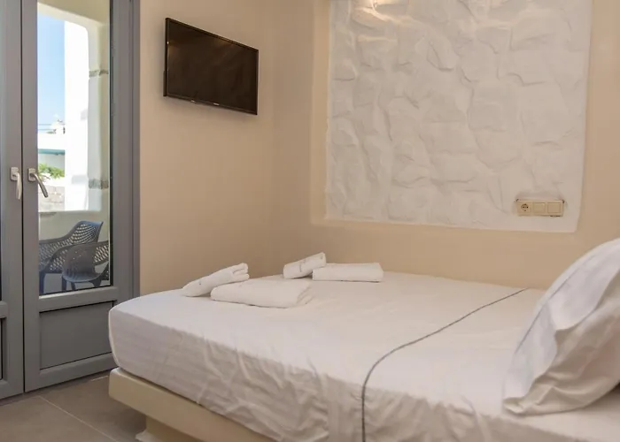 Ampelos Naxos * Naxos City